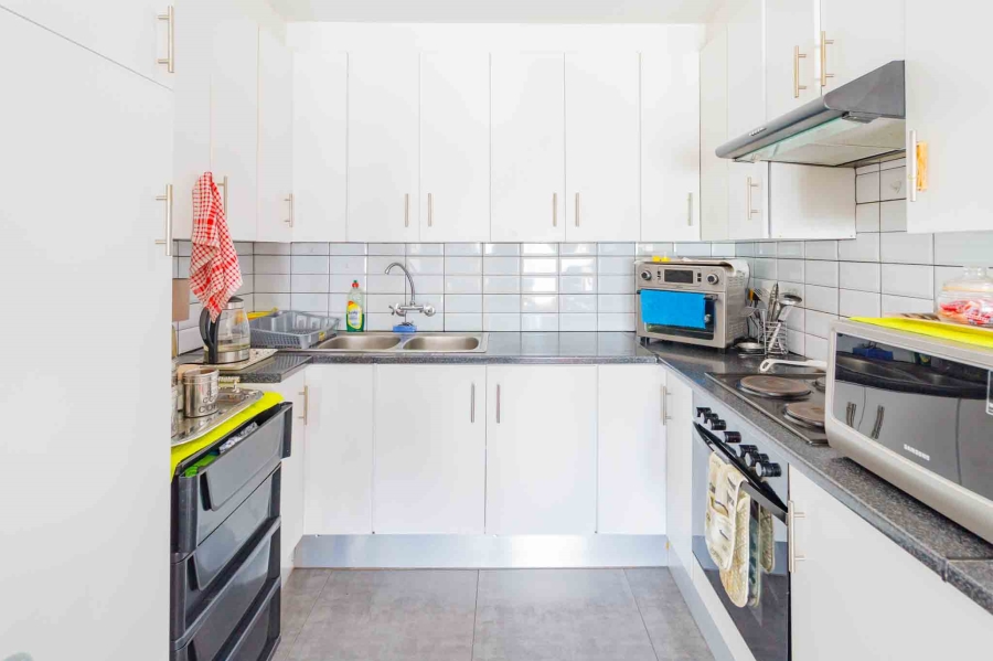 To Let 1 Bedroom Property for Rent in Table View Western Cape